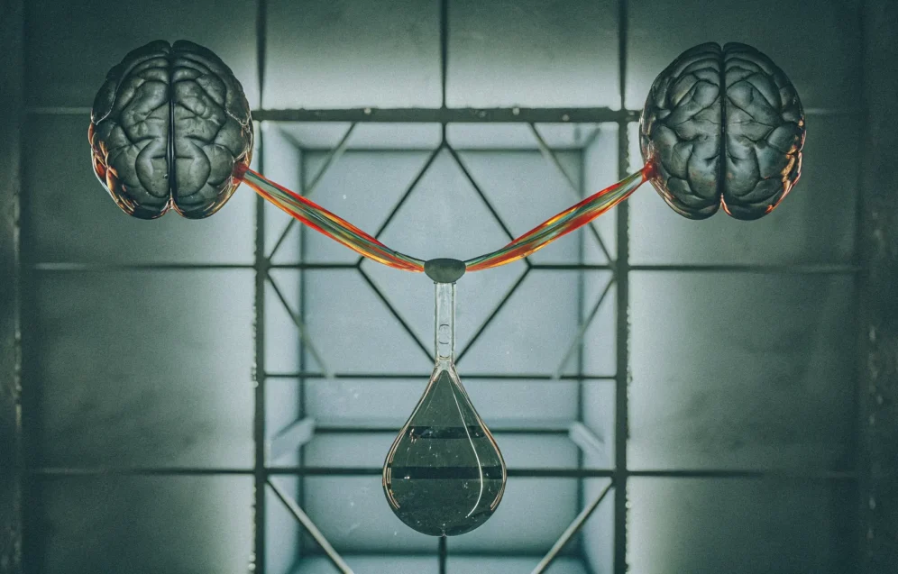 A droplet connected to two brains shows how tirzepatide works for weight loss.