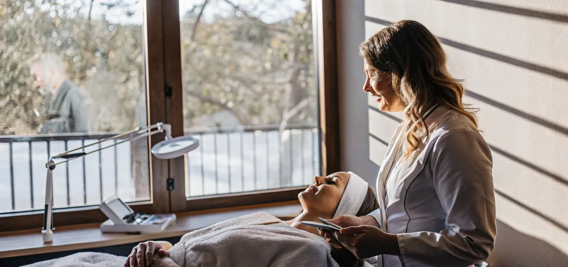 laser-skin-resurfacing-tampa-resurfx-guide Patient discussing laser skin resurfacing with a clinical provider in Tampa